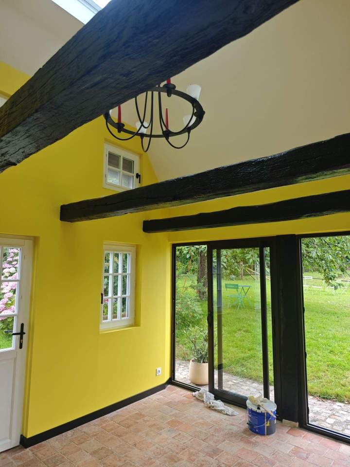 Je vous propose mon expertise en rénovation pour rafraîchir la peinture  de votre logement ou bâtiment.